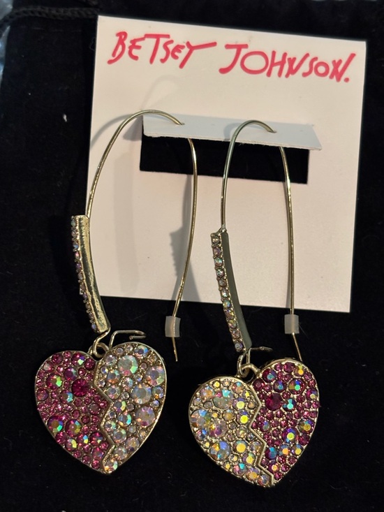 Betsey Johnson Jewelry - ✨Betsey Johnson Iridescent & Pink Crystal Heart Drop Earrings✨